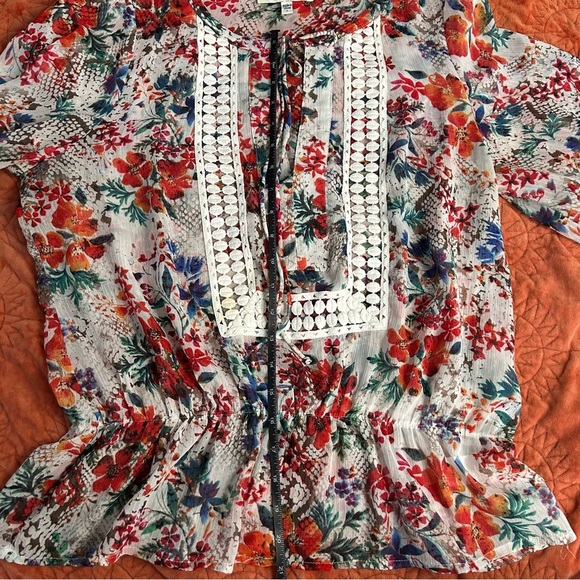 Black Rainn Multicolor Floral Sheer Round Neck Keyhole 3/4 Sleeve - Picture 5 of 8